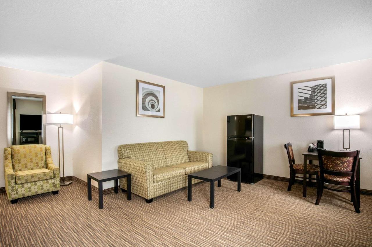 Quality Inn & Suites Metropolis I-24 Exterior foto